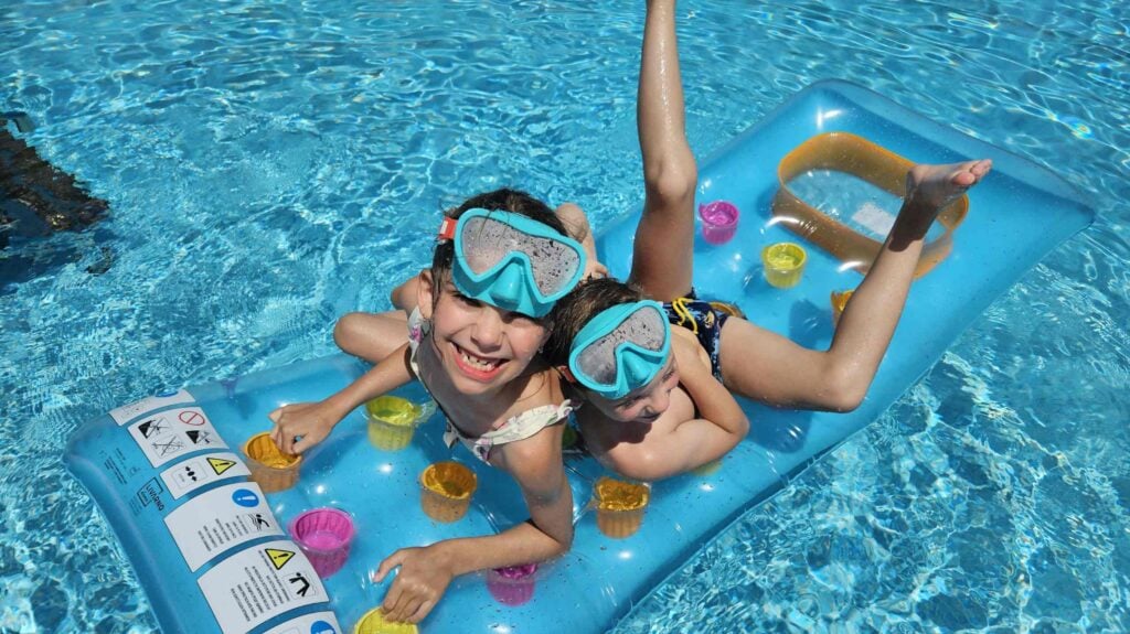 Jacksonville kids pool safety with supervised swimming